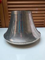 2 stuks mooie METALEN VAZEN/ hg 16 cm/dia bovenkant 10 cm, Huis en Inrichting, Woonaccessoires | Wereldbollen, Ophalen of Verzenden