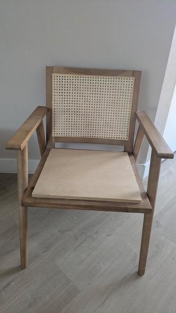 Karwei Houten Stoel met Riet beschikbaar voor biedingen