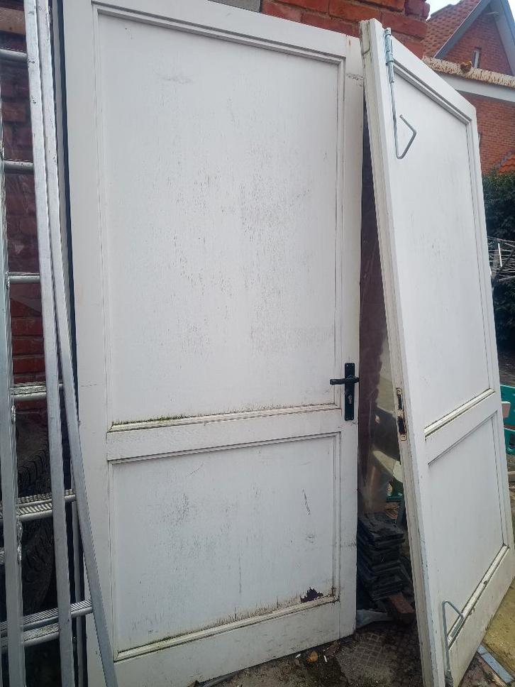 Dubbele garagedeur, Doe-het-zelf en Verbouw, Deuren en Horren, Gebruikt, Garagedeur, 215 cm of meer, 120 cm of meer, Hout, Ophalen