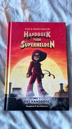 Handboek voor superhelden - Deel 1 Het Handboek, Elias Vahlund; Agnes Vahlund, Ophalen of Verzenden, Zo goed als nieuw
