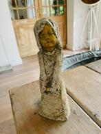 Vintage stenen beeldje. Verlegen / dromerig meisje vrouw, Ophalen