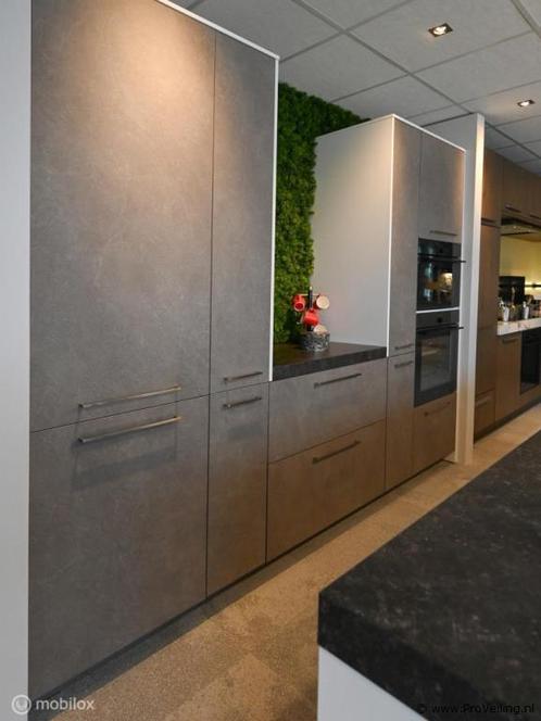 Online Veiling: Nobilia eilandkeuken met apparatenwand en..., Huis en Inrichting, Keuken | Complete keukens