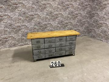 Industriële retro vintage ladeblok | Werkbank nr.260 beschikbaar voor biedingen