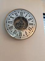 Grote wandklok met gouden details, Huis en Inrichting, Woonaccessoires | Klokken, Ophalen of Verzenden, Zo goed als nieuw, Analoog