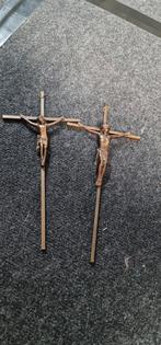 Twee messing crusifixen, Antiek en Kunst, Ophalen of Verzenden