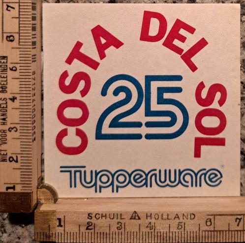 Vintage sticker Tupperware logo merk 25 Costa del Sol, Verzamelen, Stickers, Zo goed als nieuw, Overige typen, Ophalen of Verzenden