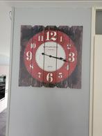 Wandklok rood/bruin 68 x 68 i.z.g.s., Ophalen, Zo goed als nieuw, Analoog, Wandklok