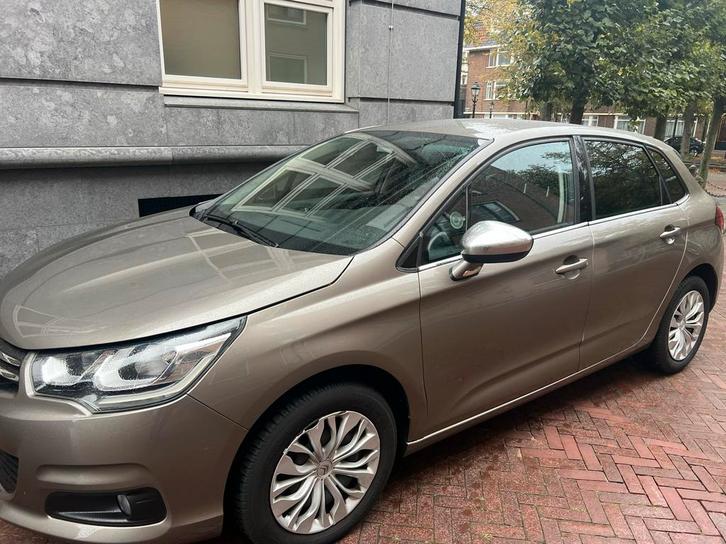 Citroën C4 1.2; 2015, Auto's, Citroën, C4, Benzine, Hatchback, Handgeschakeld, Geïmporteerd, Bruin, Grijs, Voorwielaandrijving