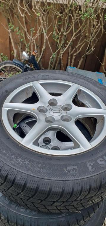 Velgen met Winterbanden 215/65 R16 beschikbaar voor biedingen