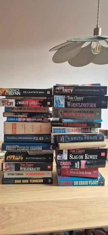 Oorlogsromans en thrillers. Nog meer dan op foto staat. beschikbaar voor biedingen