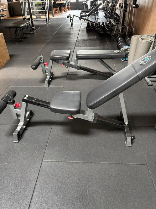 3 verstelbare fitness/gym bankjes, Sport en Fitness, Fitnessmaterialen, Gebruikt, Fitnessbank, Armen, Borst, Buik, Rug, Ophalen