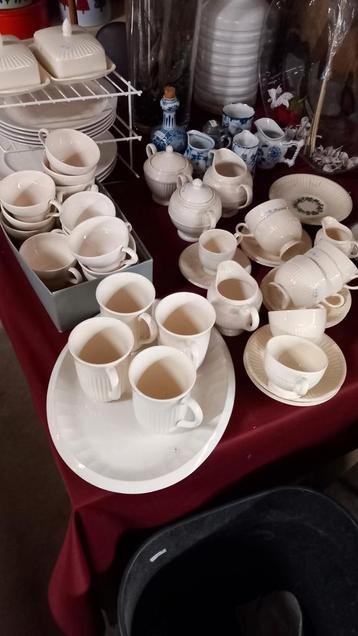 Wit Porseleinen #wedgwood Servies Collectie beschikbaar voor biedingen