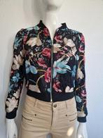 Benetton bomber jasje. Maat S. Zwart/kant/bloemen, Zwart, Verhip-vintage.nl, Ophalen of Verzenden, Zo goed als nieuw