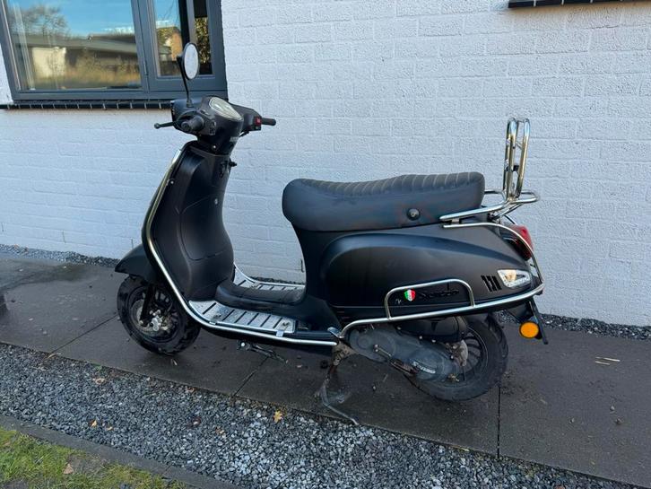 Senzo Riva S scooter | 2021, Fietsen en Brommers, Snorfietsen en Snorscooters, Zo goed als nieuw, Overige merken, Benzine, Ophalen