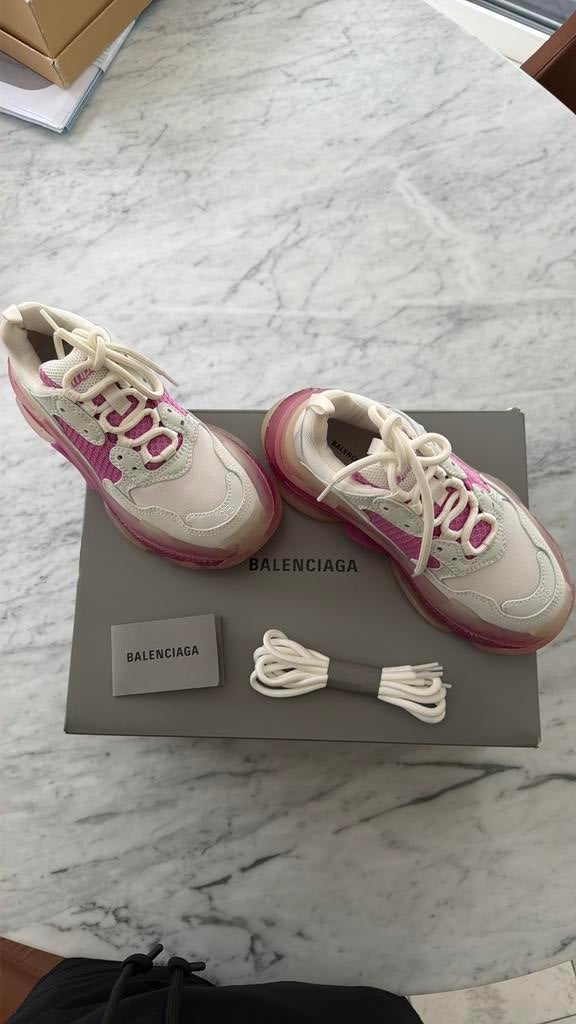 Balenciaga Triple S maat 35 Wit/Rose, Ophalen of Verzenden, Zo goed als nieuw, Wit, Sneakers of Gympen