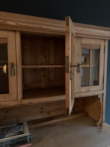 Mooie grenen buffet kast beschikbaar voor biedingen