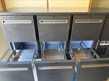 Serrco flessenkoeling met 6 lades beschikbaar voor biedingen