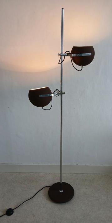 Vintage,  jaren 70 vloerlamp met 2 donkerbruine bollen beschikbaar voor biedingen