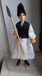 Vintage klederdracht poppen uit Roemenië, Ophalen, Zo goed als nieuw, Pop