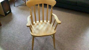 Brocante houten stoel beschikbaar voor biedingen