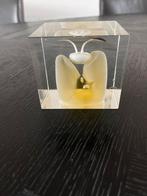 Glazen kubus met bloem sculptuur van tuutajarvi, Ophalen of Verzenden, Gebruikt, Dier