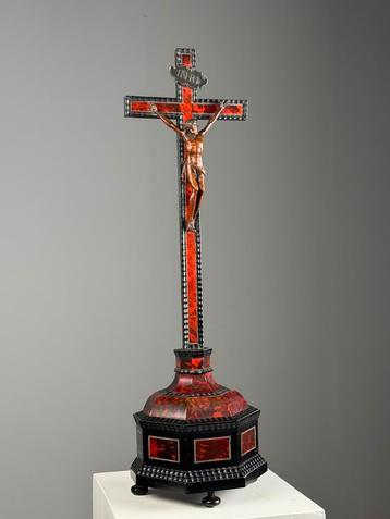 Crucifix 19e eeuw tortoise beschikbaar voor biedingen
