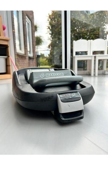 Maxi cosi FamilyFix beschikbaar voor biedingen