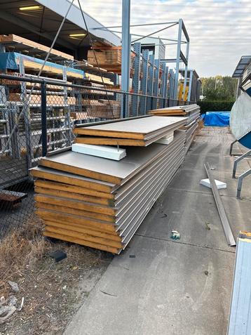 Sandwichpanelen - 27 stuks +- 5 meter beschikbaar voor biedingen