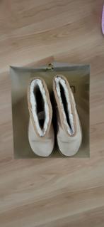 UGG, Kleding | Dames, Schoenen, Beige, Hoge laarzen, Zo goed als nieuw, UGG