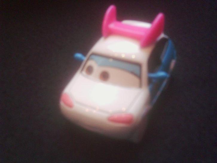 Disney Cars 2 Auto's      Suki, Kinderen en Baby's, Speelgoed | Speelgoedvoertuigen, Zo goed als nieuw, Ophalen of Verzenden