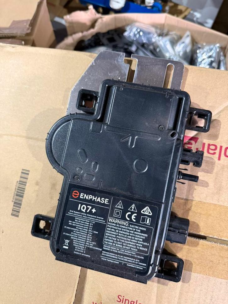 Enphase IQ7+ Micro-omvormer – Nieuwstaat, Computers en Software, Accu's en Batterijen, Nieuw, Ophalen of Verzenden