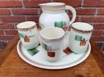 Art deco schenkkan met bekers en onderbord., Antiek en Kunst, Antiek | Keramiek en Aardewerk, Ophalen of Verzenden