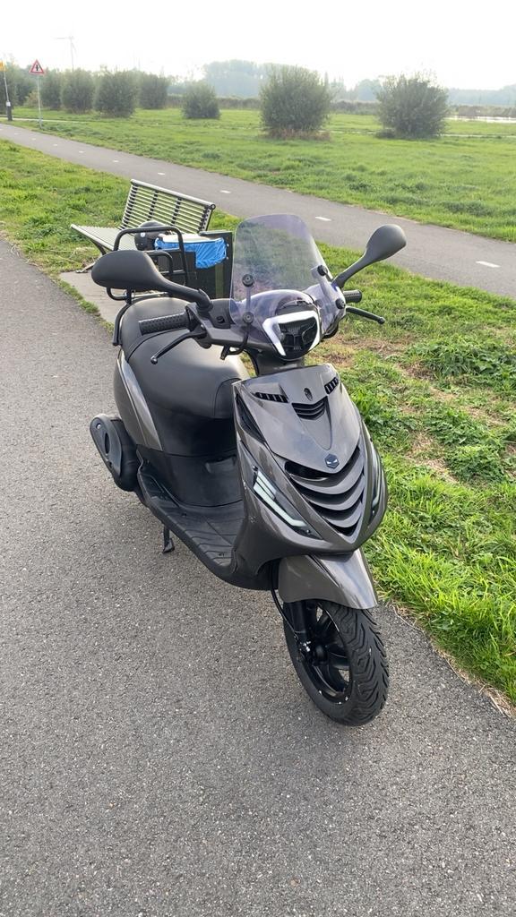 piaggio zip, Fietsen en Brommers, Scooters | Piaggio, Zo goed als nieuw, Zip, Benzine, Ophalen of Verzenden