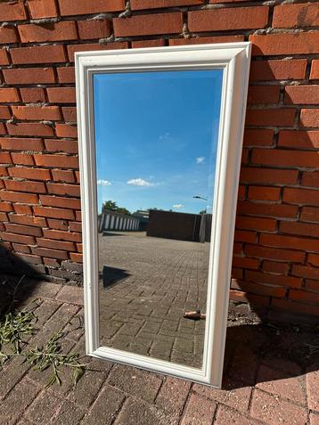 Mooie spiegel in lijst 120 x 55 cm beschikbaar voor biedingen