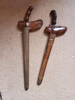 2 krissen ong 38 cm., Ophalen of Verzenden