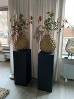 2 Grote Goudkleurige Potten met Zijdenbloemen, Huis en Inrichting, Woonaccessoires | Zuilen en Pilaren, Ophalen, Zo goed als nieuw