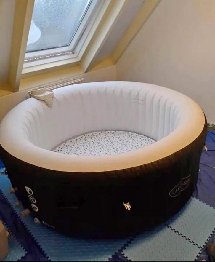 Lay-Z-Spa Miami opblaasbare jacuzzi, Tuin en Terras, Bubbelbaden en Hottubs, Zo goed als nieuw, Opblaasbaar, Afdekzeil, Ophalen of Verzenden