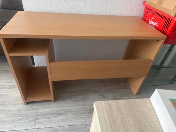 Houten Bureau met Opbergruimte. 120x 50x 75 beschikbaar voor biedingen