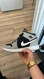 Jordan 1 mid elephant print maat 38.5, Kleding | Heren, Schoenen, Overige kleuren, Ophalen of Verzenden, Sneakers of Gympen, Gedragen