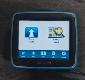 Tomtom met auto oplader en 230v adapter met de kabels beschikbaar voor biedingen