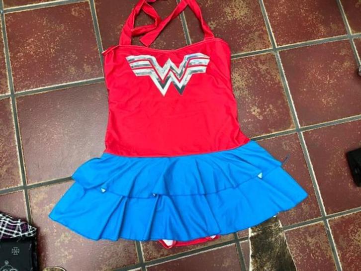 Badpakjurk Wonder Woman maat L NIEUW, Kleding | Dames, Badmode en Zwemkleding, Nieuw, Badpak, Zwart, Ophalen of Verzenden