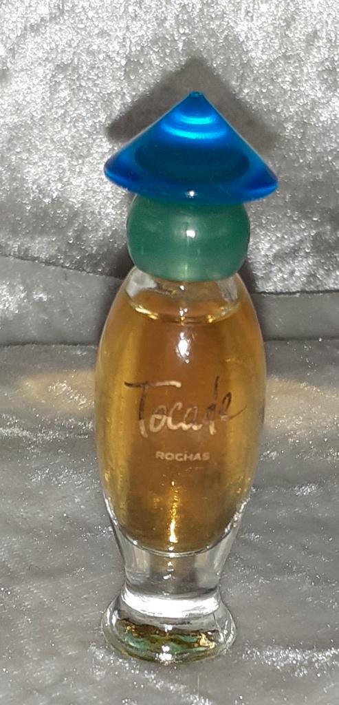 Volle parfum mini Rochas Tocade blauw/groen, Verzamelen, Parfumverzamelingen, Zo goed als nieuw, Miniatuur, Gevuld, Ophalen of Verzenden