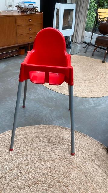 Leuke rode Ikea kinderstoel ! beschikbaar voor biedingen
