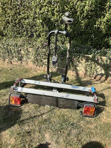 Nette Thule fietsendrager voor 2 fietsen beschikbaar voor biedingen