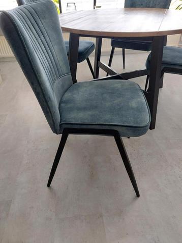 Eetkamerstoelen van Pronto zo goed als nieuw beschikbaar voor biedingen