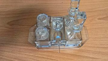 Vintage glazen tafelsetje. beschikbaar voor biedingen