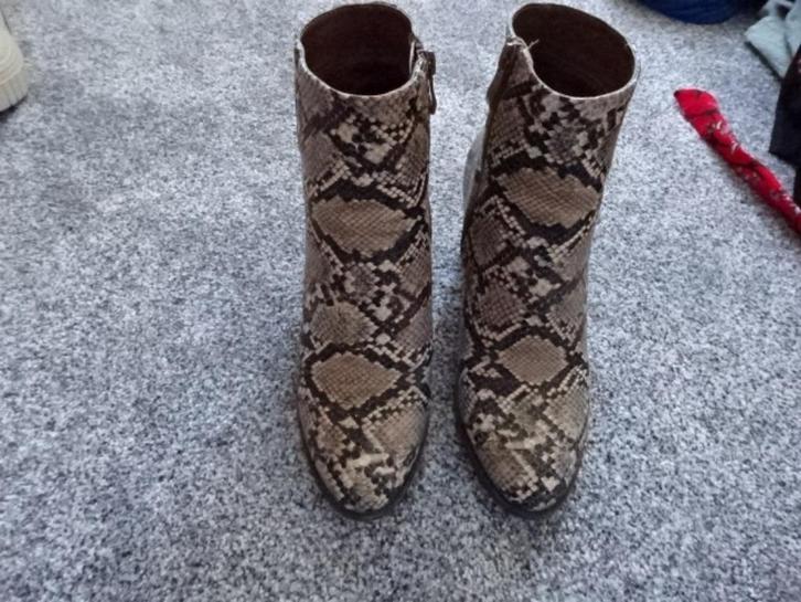 Superleuke slangenprint laarsjes / maat 38 / als NIEUW, Kleding | Dames, Schoenen, Zo goed als nieuw, Lage of Enkellaarzen, Overige kleuren