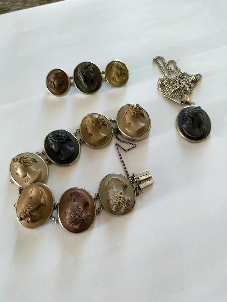 Prachtige antieke sterling zilver lava camee sieraden., Sieraden, Tassen en Uiterlijk, Antieke sieraden, Zilver, Verzenden