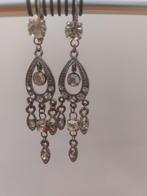 Mooie lange oorbellen met steentjes, Ophalen of Verzenden, Zo goed als nieuw, Overige materialen