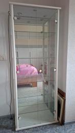 Witte glazen vitrinekast, Huis en Inrichting, Zo goed als nieuw, 150 tot 200 cm, 25 tot 50 cm, 50 tot 100 cm